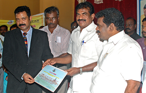 Dr.Isaac Sunder sen receving award from Tamilnadu govt